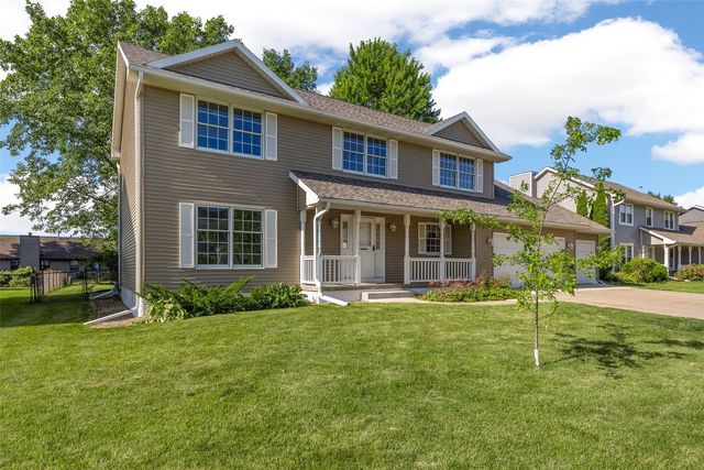 1077 Milstead Drive, Hiawatha, IA 52233