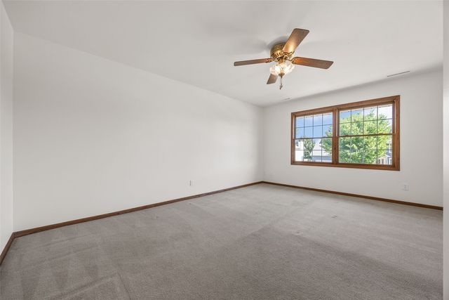 1077 Milstead Drive, Hiawatha, IA 52233