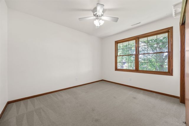 1077 Milstead Drive, Hiawatha, IA 52233