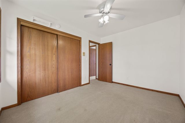 1077 Milstead Drive, Hiawatha, IA 52233