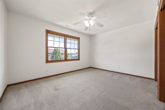 1077 Milstead Drive, Hiawatha, IA 52233