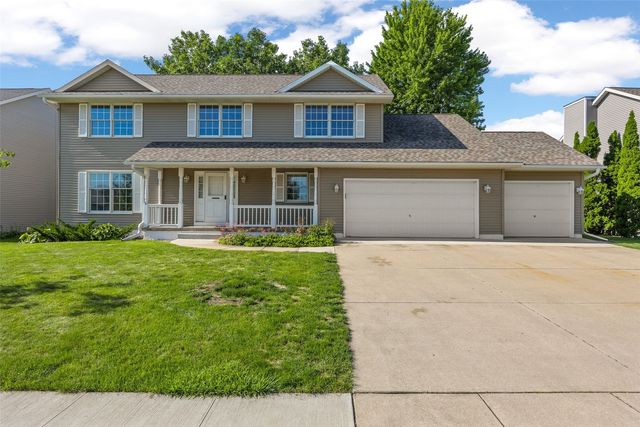 1077 Milstead Drive, Hiawatha, IA 52233