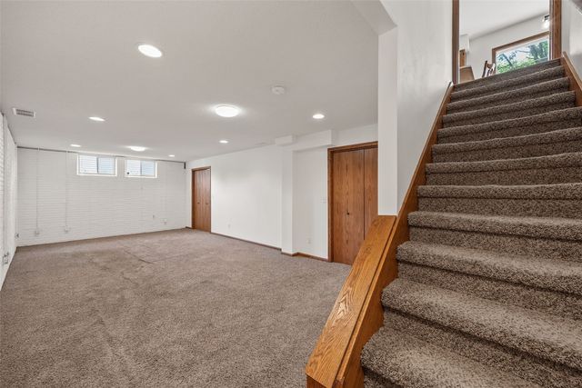 1077 Milstead Drive, Hiawatha, IA 52233