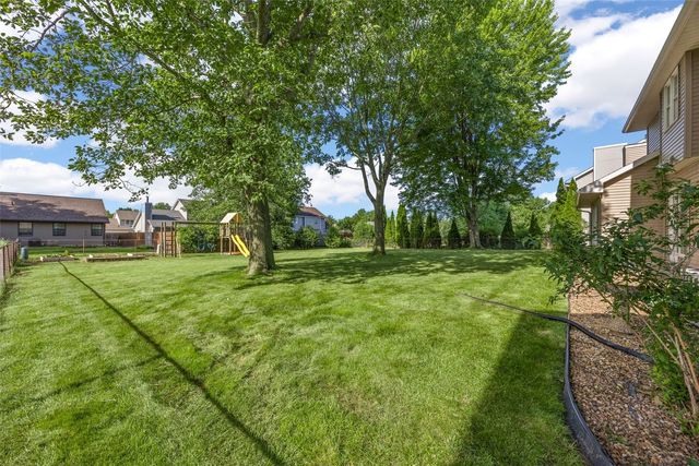 1077 Milstead Drive, Hiawatha, IA 52233