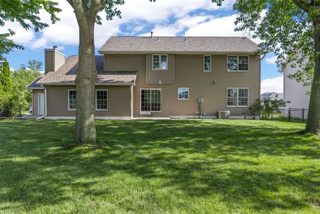 1077 Milstead Drive, Hiawatha, IA 52233
