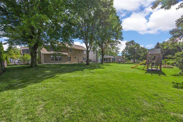1077 Milstead Drive, Hiawatha, IA 52233