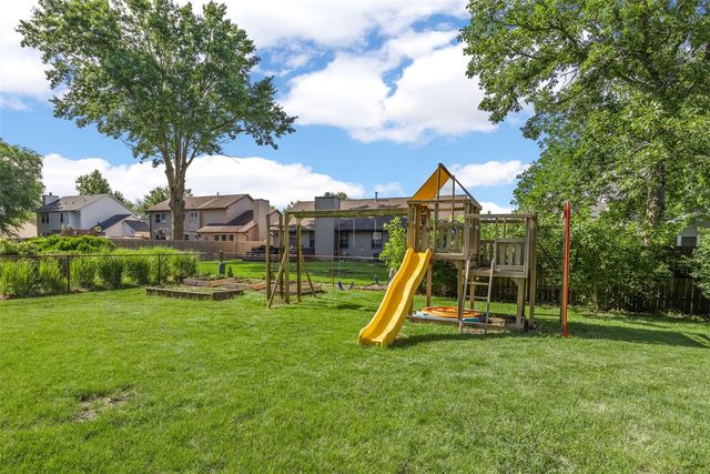 1077 Milstead Drive, Hiawatha, IA 52233
