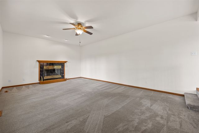 1077 Milstead Drive, Hiawatha, IA 52233