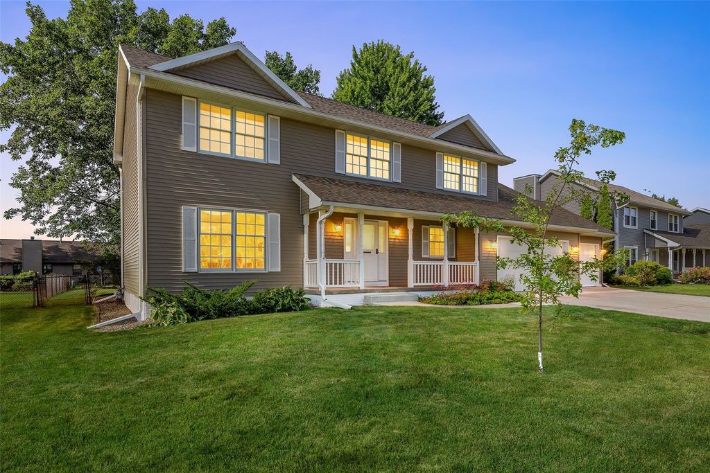 1077 Milstead Drive, Hiawatha, IA 52233