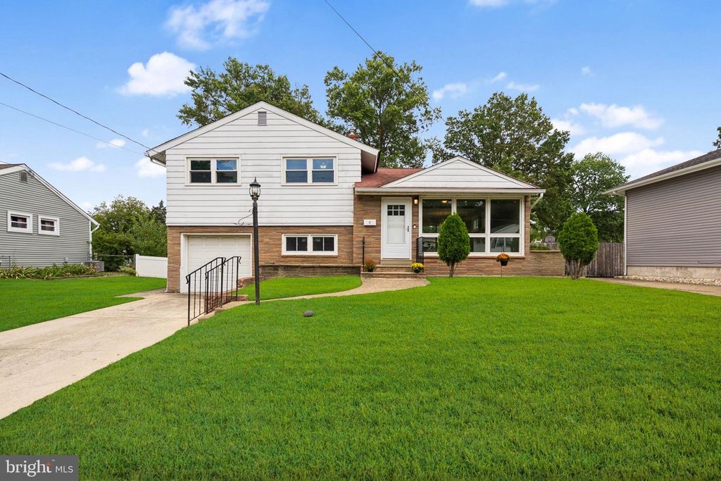 81 W WOODCREST AVE, Maple Shade, NJ 08052