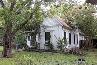 717 S Commerce ST, Lockhart, TX 78644