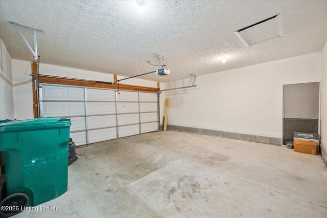 11513 Top Walnut Loop, Louisville, KY 40229