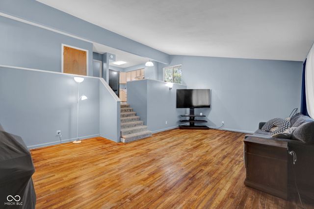 3042 Fairlawn Drive, Columbus, IN 47203