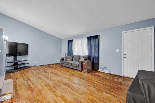 3042 Fairlawn Drive, Columbus, IN 47203