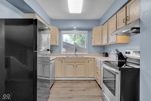 3042 Fairlawn Drive, Columbus, IN 47203