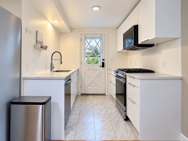 347 Lexington St, Woburn, MA 01801