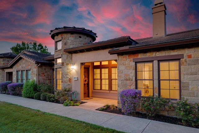 101 Rivalto CIR 2, Lakeway, TX 78734