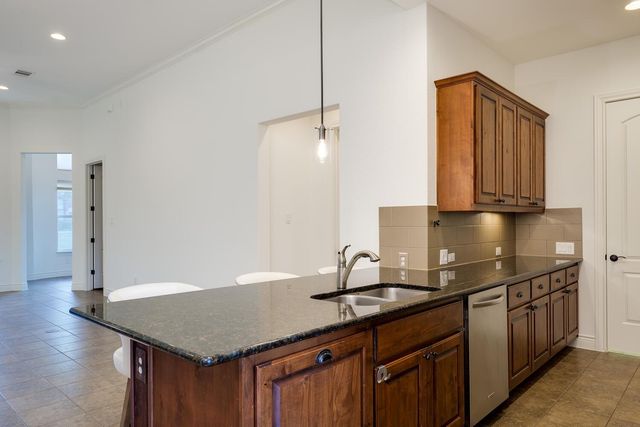 101 Rivalto CIR 2, Lakeway, TX 78734