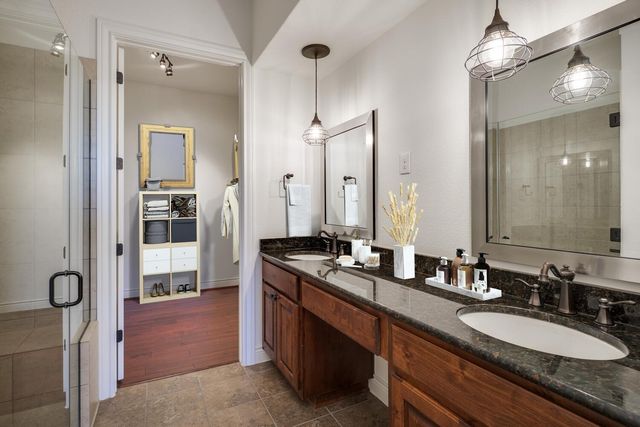101 Rivalto CIR 2, Lakeway, TX 78734