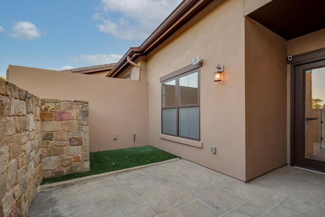 101 Rivalto CIR 2, Lakeway, TX 78734
