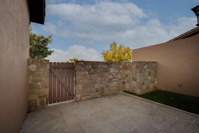 101 Rivalto CIR 2, Lakeway, TX 78734
