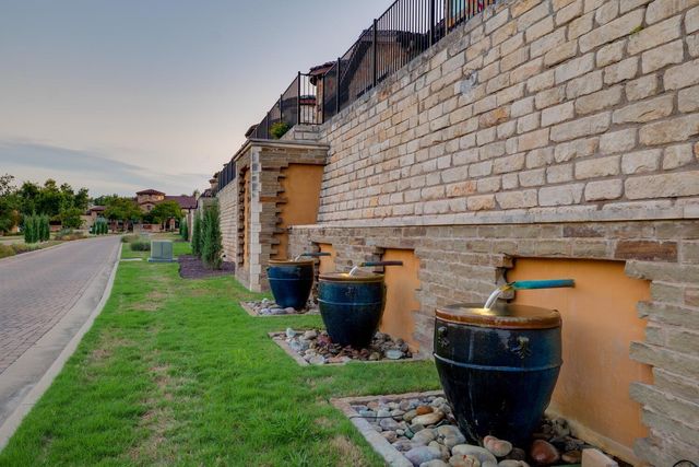 101 Rivalto CIR 2, Lakeway, TX 78734