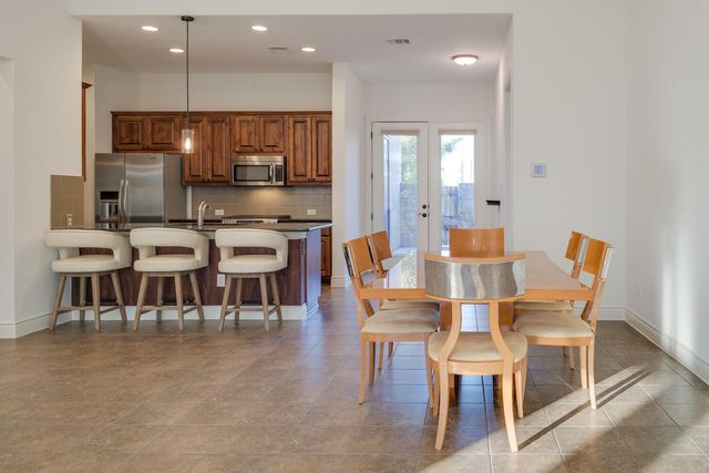 101 Rivalto CIR 2, Lakeway, TX 78734