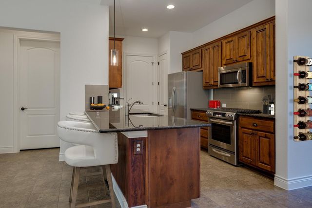 101 Rivalto CIR 2, Lakeway, TX 78734