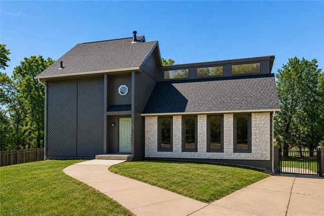413 S Brittany Drive, Olathe, KS 66061