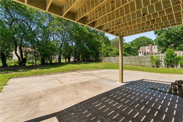 413 S Brittany Drive, Olathe, KS 66061
