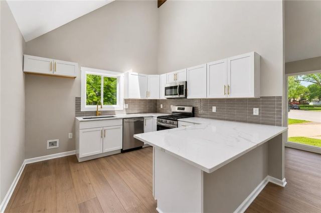 413 S Brittany Drive, Olathe, KS 66061