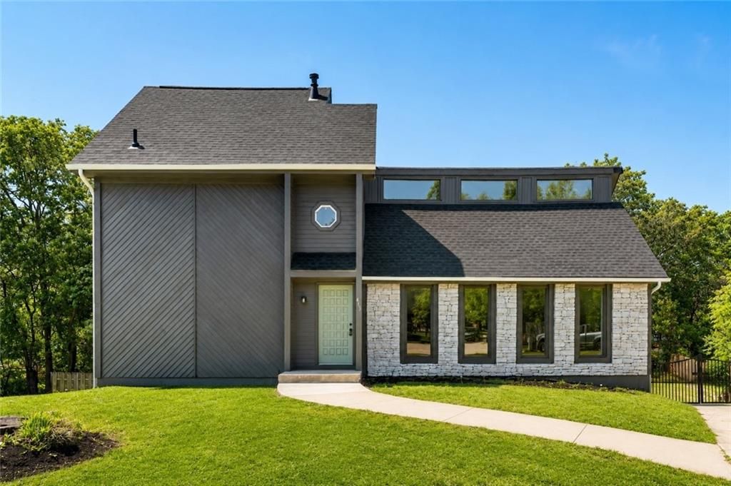 413 S Brittany Drive, Olathe, KS 66061