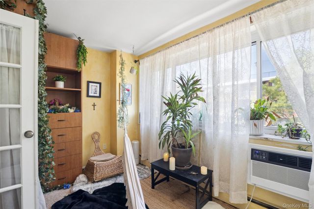 101 Clinton Avenue 3H, Mineola, NY 11501