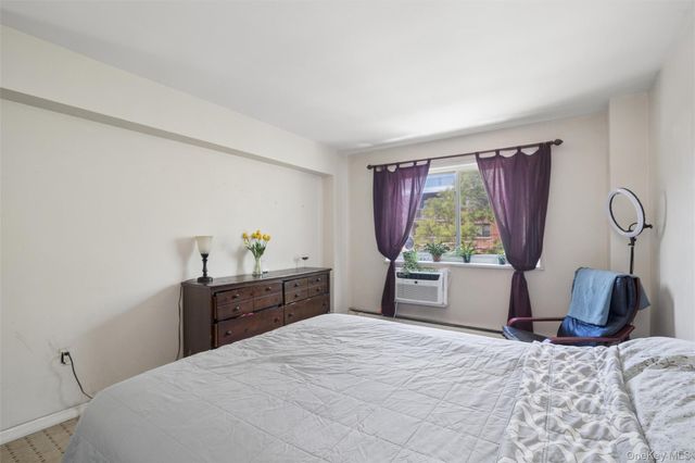 101 Clinton Avenue 3H, Mineola, NY 11501