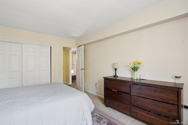 101 Clinton Avenue 3H, Mineola, NY 11501
