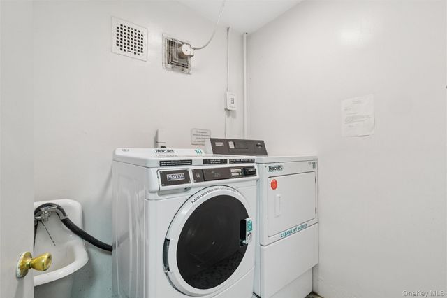 101 Clinton Avenue 3H, Mineola, NY 11501