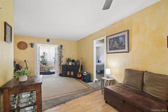 101 Clinton Avenue 3H, Mineola, NY 11501