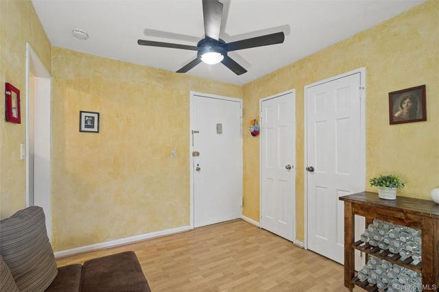 101 Clinton Avenue 3H, Mineola, NY 11501