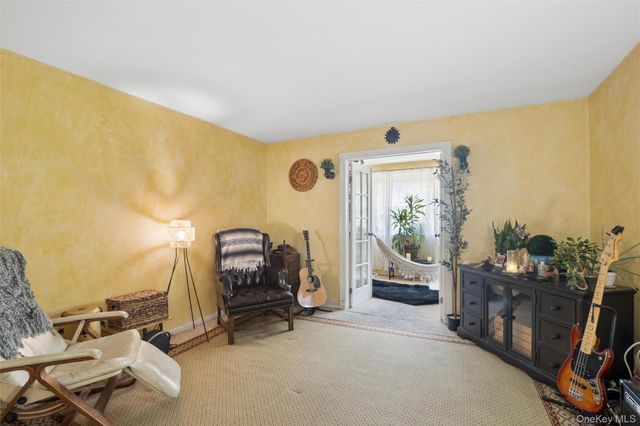 101 Clinton Avenue 3H, Mineola, NY 11501
