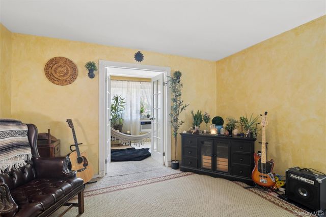 101 Clinton Avenue 3H, Mineola, NY 11501