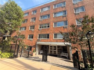 101 Clinton Avenue 3H, Mineola, NY 11501