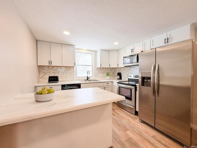 286 E Whitley Street, Churubusco, IN 46723