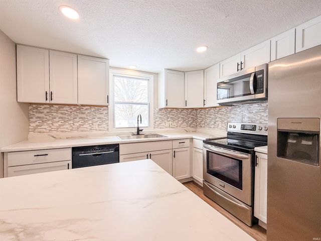 286 E Whitley Street, Churubusco, IN 46723