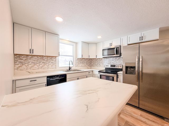 286 E Whitley Street, Churubusco, IN 46723