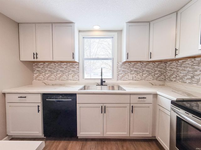 286 E Whitley Street, Churubusco, IN 46723