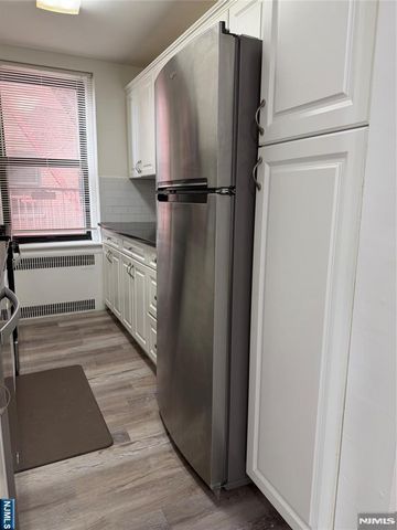 100 Prospect Avenue 2E, Hackensack, NJ 07601