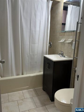 100 Prospect Avenue 2E, Hackensack, NJ 07601