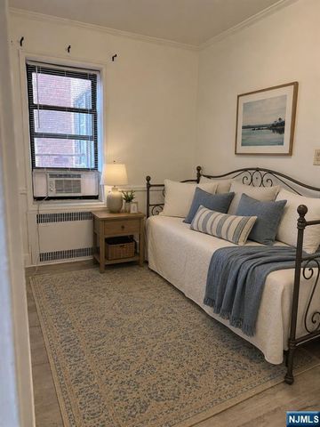 100 Prospect Avenue 2E, Hackensack, NJ 07601