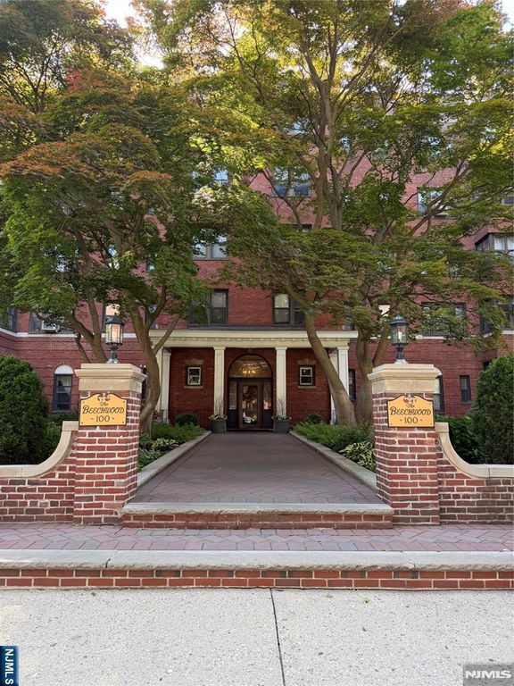 100 Prospect Avenue 2E, Hackensack, NJ 07601