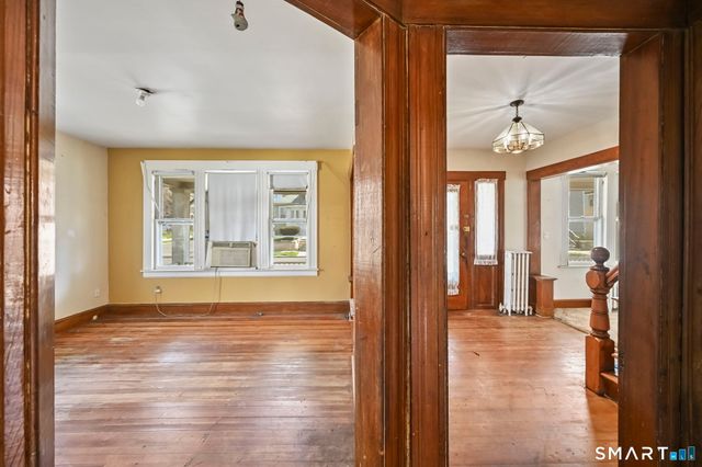 533 Wayne Street, Bridgeport, CT 06606